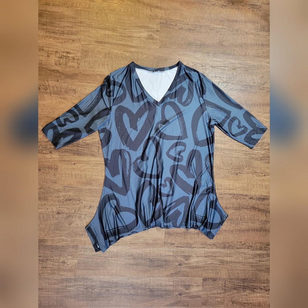 FREE W BUNDLE Lily by Firmiana heart print top